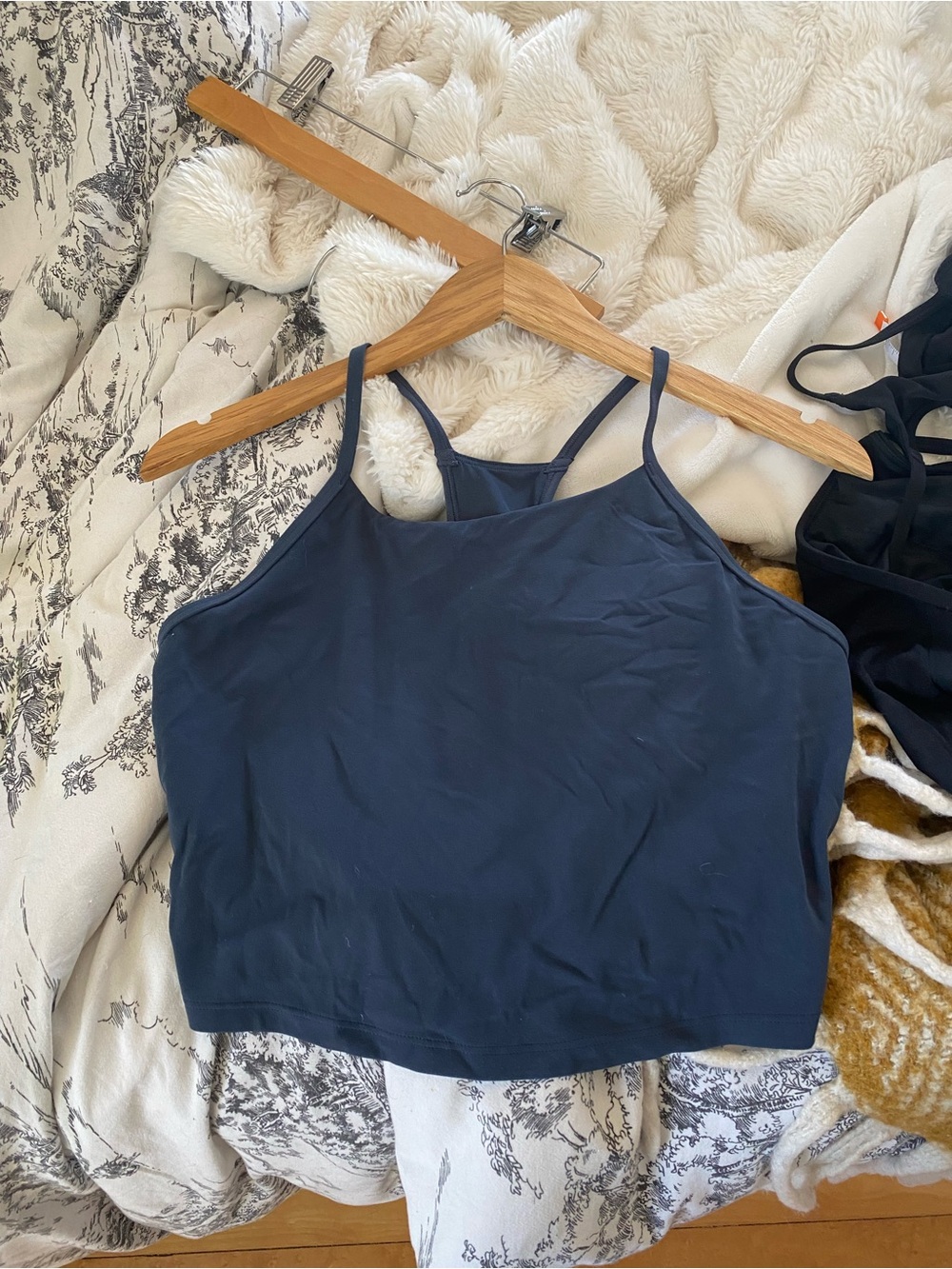 Old Navy studiosmooth Navy Blue work-out Cropped Tank Top with built on bra